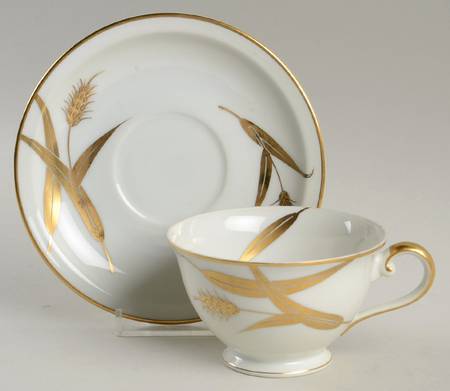 MEI466 Footed Cup & Saucer Set