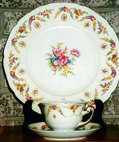 MEI47 Flat Cup & Saucer Set