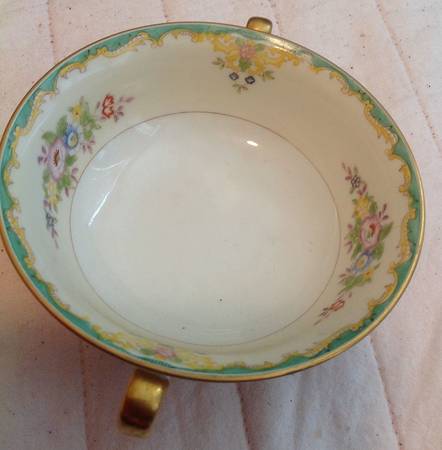 MEI68 Footed Cream Soup Bowl