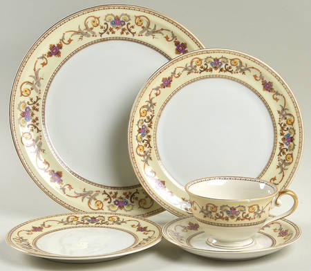 Ceremonial 40 Piece Estate Set