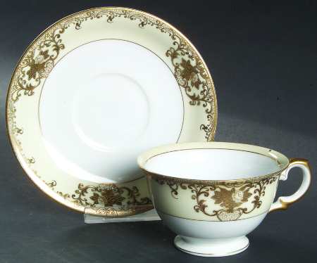 MEI89 Footed Cup & Saucer Set