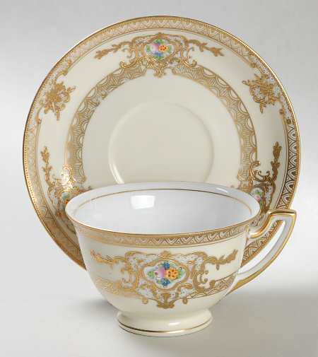 MEI90 Footed Cup & Saucer Set