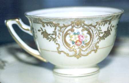 MEI91 Footed Cup
