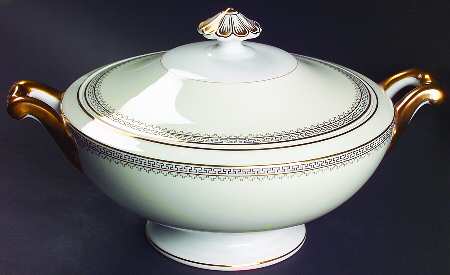 Minerva Round Covered Vegetable