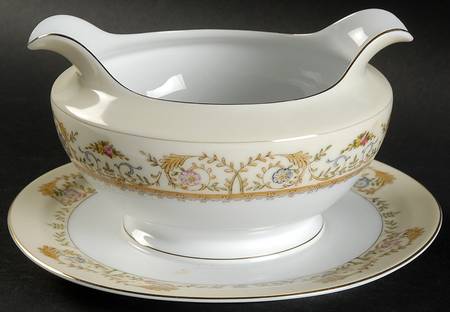 Monterey Gravy Boat with Attached Underplate