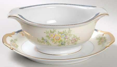 Montrose Round Gravy Boat/Attached Underplate