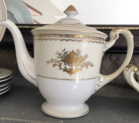 Monterey (Empire) Coffee Pot & Lid