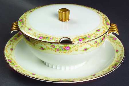Modern Windsor Round Gravy Boat with Attached Underplate & Lid by Meito