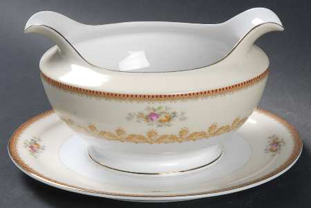 Nassau Gravy Boat with Attached Underplate