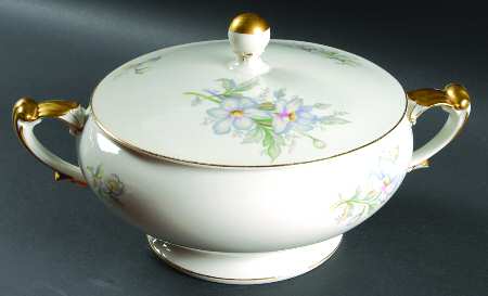 Pastelle Empire Round Covered Vegetable
