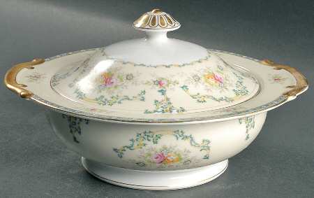 Rochambeau Round Covered Vegetable