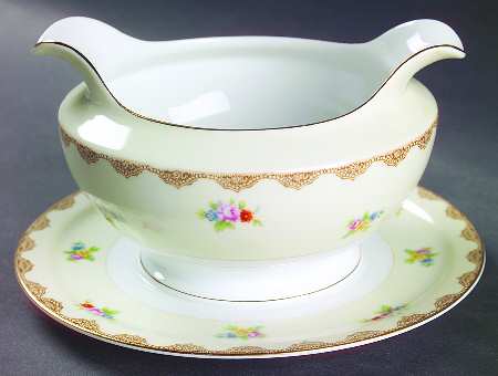Rosetta Gravy Boat with Attached Underplate