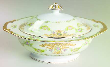 Trianon Round Covered Vegetable