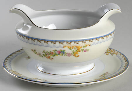 Utica Gravy Boat with Attached Underplate