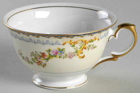Utica Footed Cup
