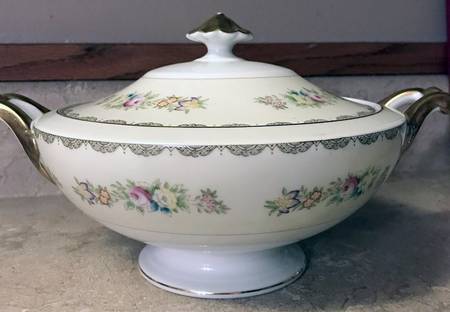 V1697 Round Covered Vegetable