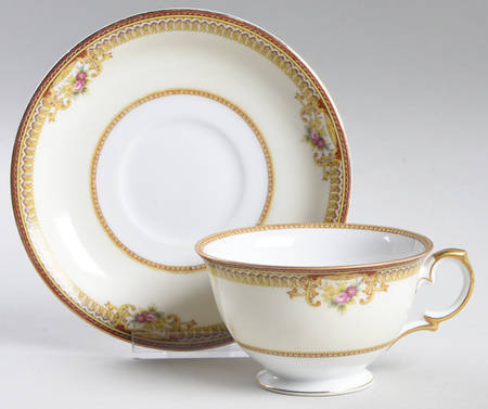V1819 Footed Cup & Saucer Set