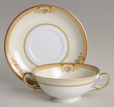 V1819 Footed Cream Soup Bowl & Saucer Set