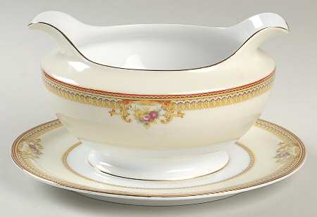 V1819 Gravy Boat with Attached Underplate