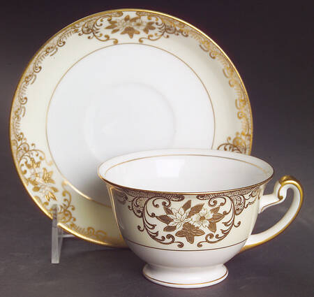 V1849 Footed Cup & Saucer Set