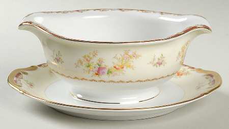 V1924 Gravy Boat with Attached Underplate