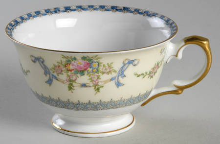 V2036 Footed Cup