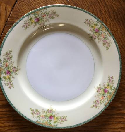 V2104 Dinner Plate
