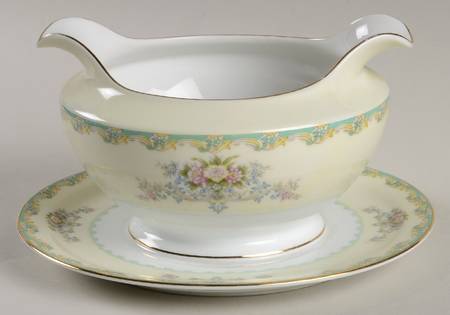 V2115 Gravy Boat with Attached Underplate