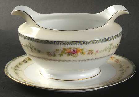 V2144 Gravy Boat with Attached Underplate
