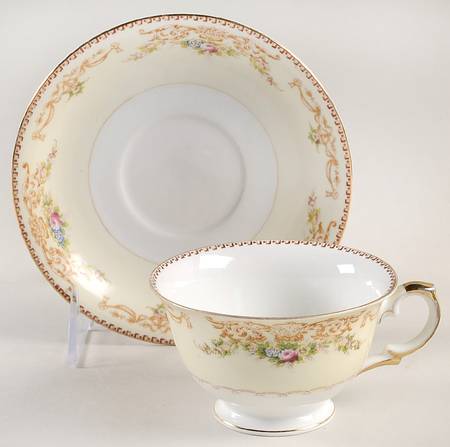 V2563 Footed Cup & Saucer Set