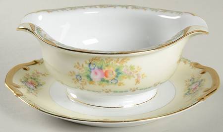 V903 Gravy Boat with Attached Underplate