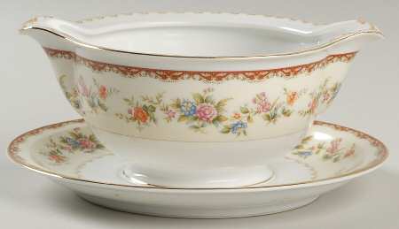 Vera Gravy Boat with Attached Underplate