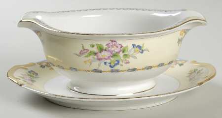 Virginia (No Floral Center) Gravy Boat with Attached Underplate