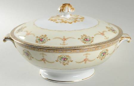 Vivian Round Covered Vegetable
