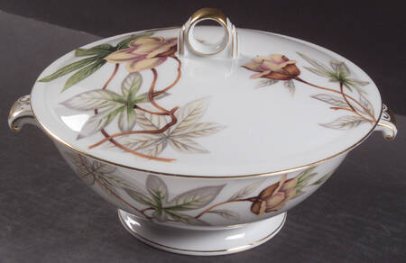 Woodrose Round Covered Vegetable