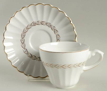 Garland (Gold Laurel) Flat Cup & Saucer Set