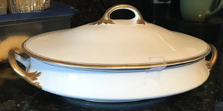 Goldenaire Oval Covered Vegetable