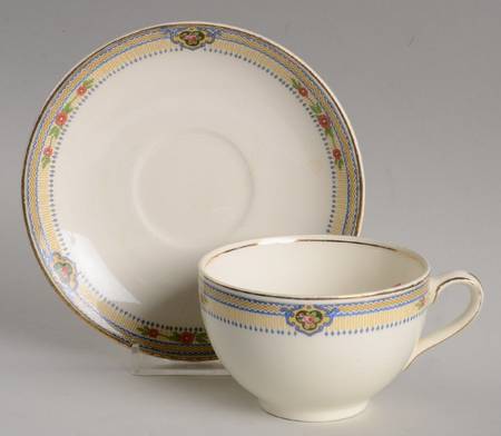Laura Flat Cup & Saucer Set