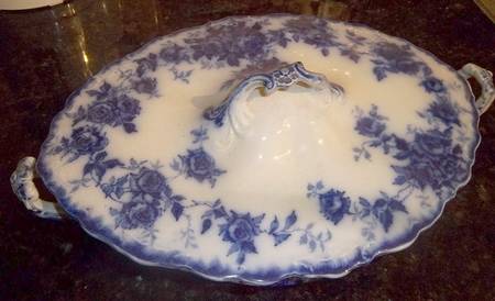 Leon (Flow Blue) Oval Covered Vegetable
