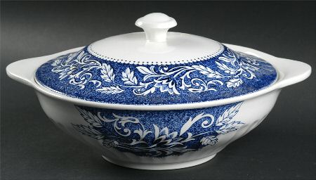 Lucerne Blue Round Covered Vegetable