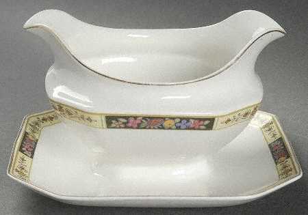Marcella Gravy Boat with Attached Underplate