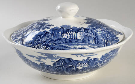 Merrie England Blue Round Covered Vegetable
