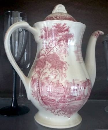 Romantic England Red (Shield-No Dishwash Marking) Coffee Pot & Lid
