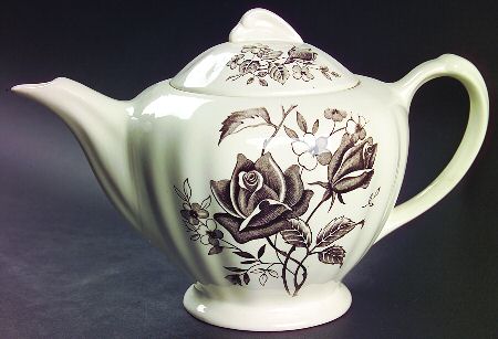 Tudor Roses Brown Teapot & Lid