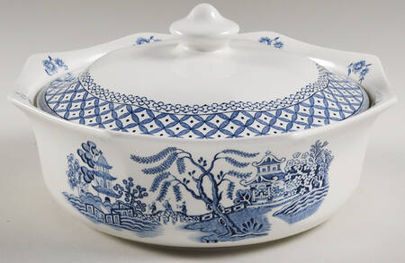 Willow Blue Round Covered Vegetable
