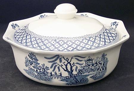 Willow Blue Round Covered Vegetable