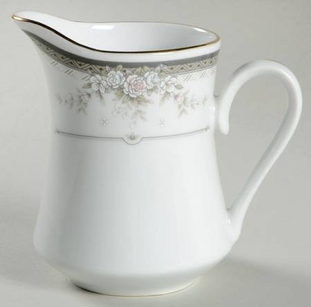 Moment Creamer