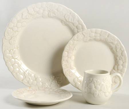 Antique Grape White 4 Piece Place Setting