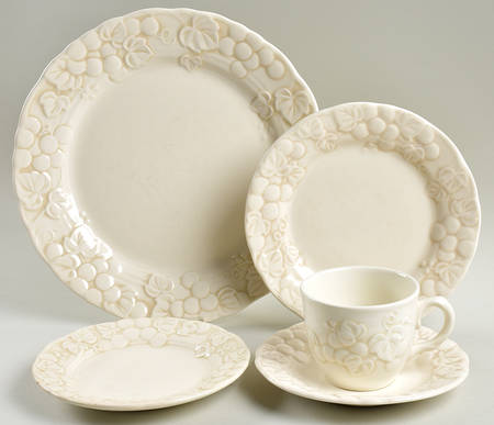 Antique Grape White 5 Piece Place Setting
