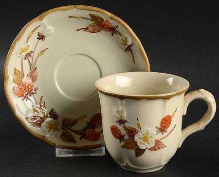 Autumn Berry Flat Cup & Saucer Set